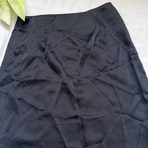 SHEIN Essence Zipper Side Split Hem Straight Satin Skirt - Picture 4 of 5